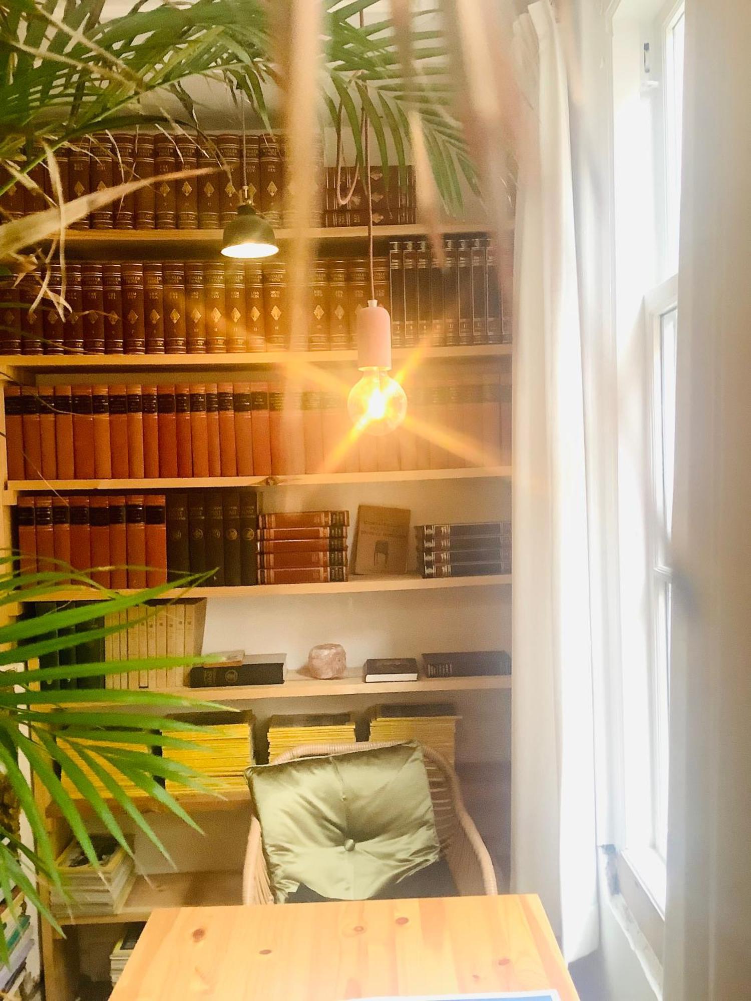 Bookstor Hotel Lahey Dış mekan fotoğraf